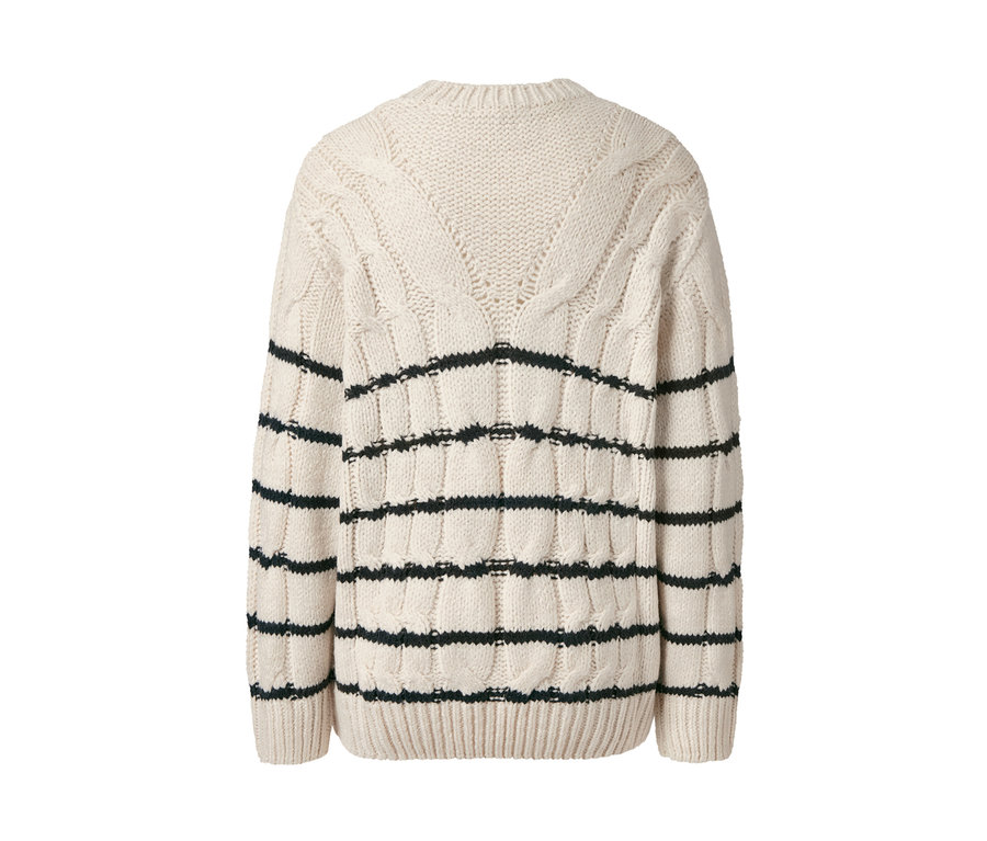 Gestreifter Strickpullover mit Zopfmuster.