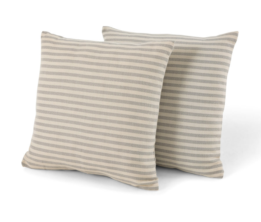 Zwei gestreifte Outdoor-Kissen in Leinen-Optik.