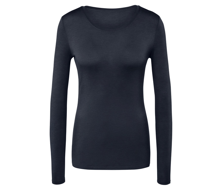 Dunkelblaues Langarmshirt.