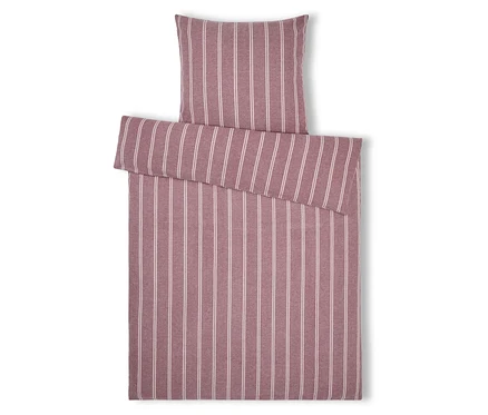 Gestreifte Bettwäsche mit Kissen in Rosa- und Weißtönen, liegend auf einem weißen Hintergrund.