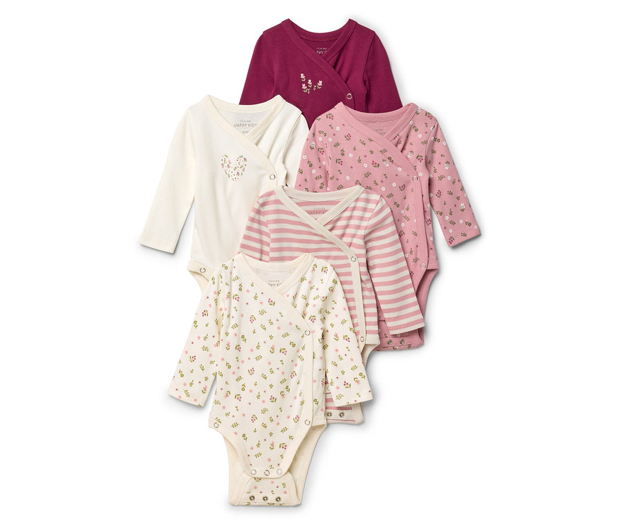 Fünf Baby-Wickelbodys in Burgunderrot, Weiß, Rosa und mit Blumen- und Streifenmuster liegen übereinander.