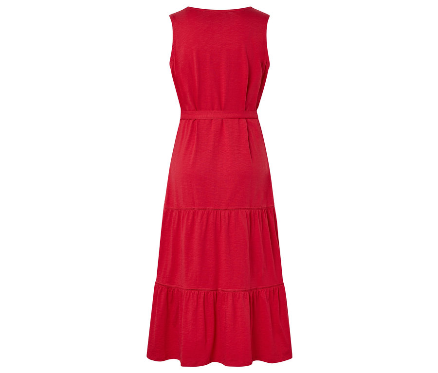 Rückansicht eines roten, ärmellosen, gestuften Maxikleides mit Gürtel.