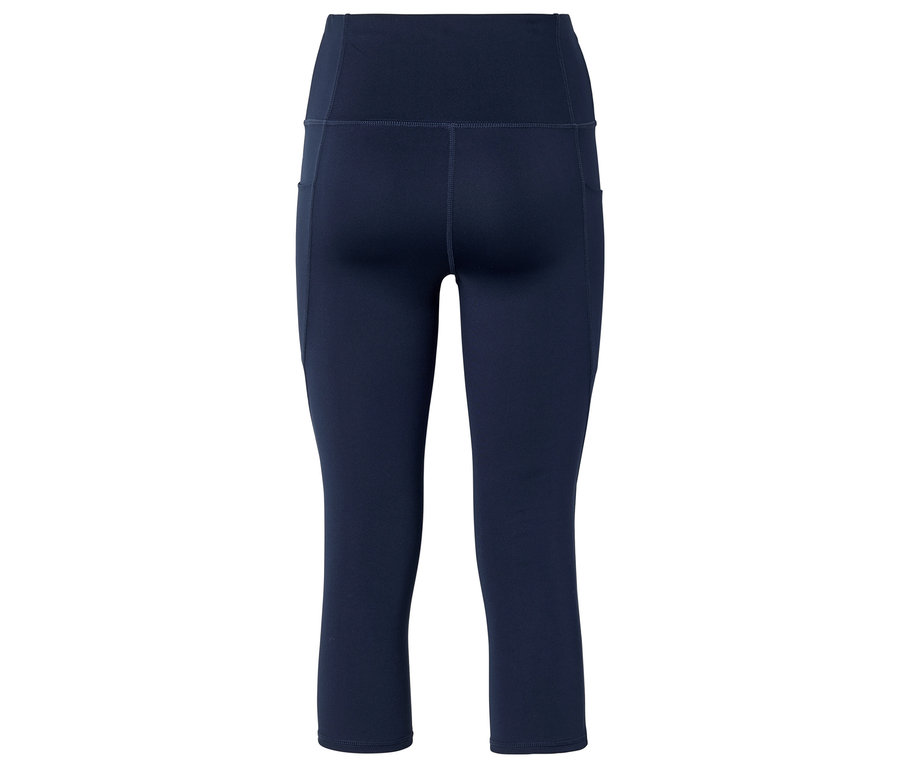 Nahaufnahme einer marineblauen Leggings mit hoher Taille und Taschen, die auf einem weißen Hintergrund steht.