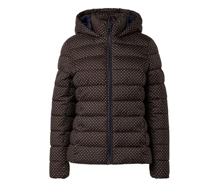 Eine gesteppte, braune Jacke mit Kapuze und einem Muster aus kleinen Rauten und Punkten ist mit einem Reißverschluss geschlossen.