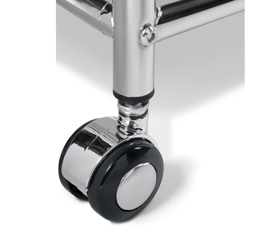 Detailaufnahme des Rades eines weißen Metall Beistelltischs »CN3« mit Schublade.