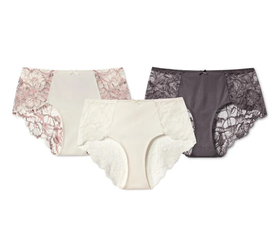 Drei Pantys mit Spitze liegen auf einem weißen Hintergrund.