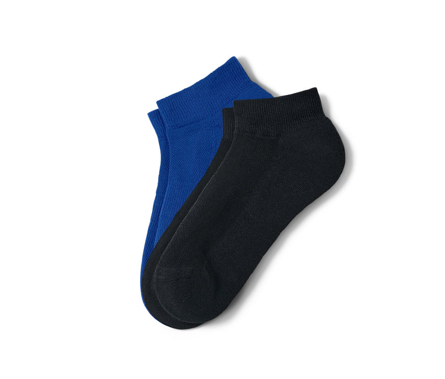 Zwei Paar Funktions-Sportsocken, eins blau, eins schwarz.