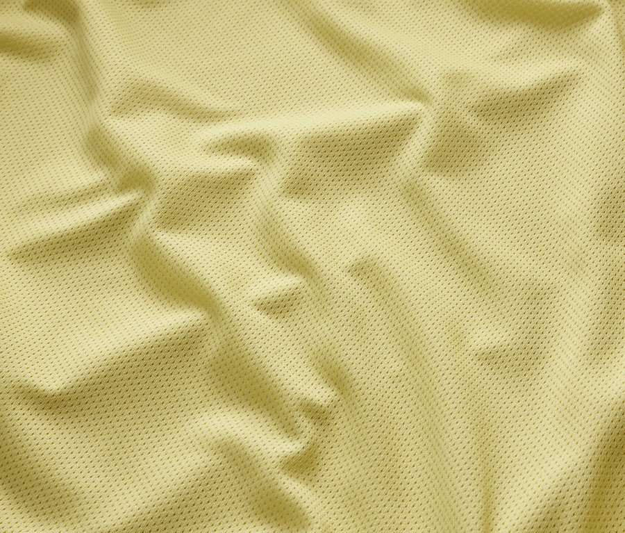 Detailaufnahme einer gelben Regenjacke mit Textur.