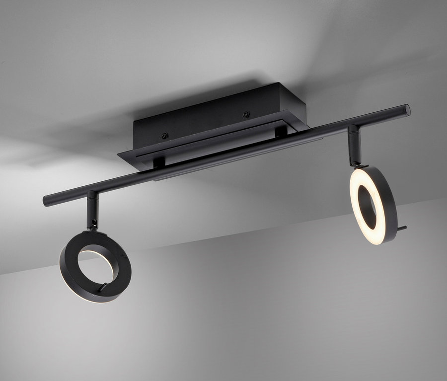 Schwarze Paul Neuhaus LED-Deckenleuchte »Sileda«, klein, an der Decke befestigt.