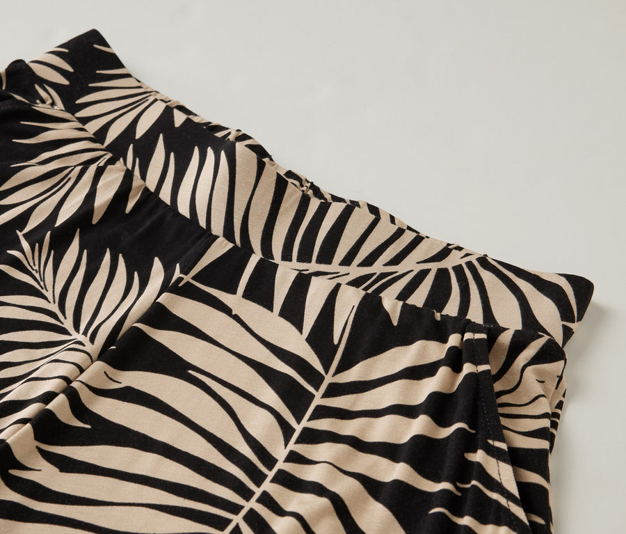 Detailansicht einer bedruckten Palazzohose.