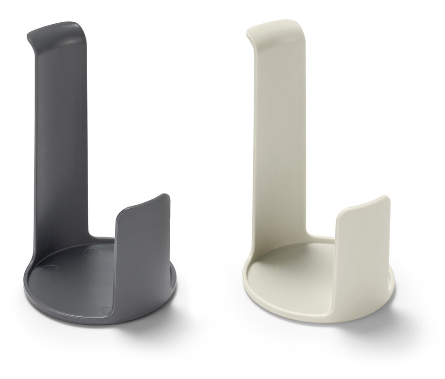 Zwei Kopfhörerhalter, einer grau und einer cremefarben, stehen nebeneinander.