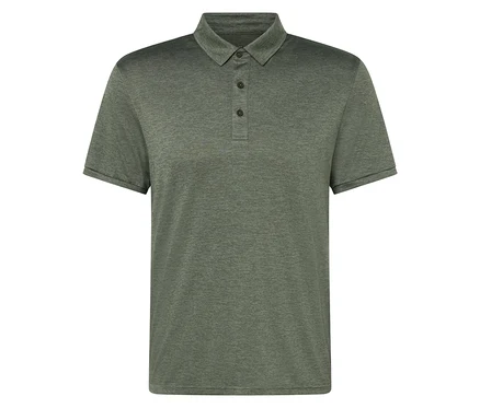 Ein grünes Poloshirt mit drei Knöpfen.
