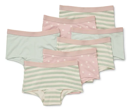 Sieben Kinderunterhosen liegen gestapelt, mit verschiedenen Mustern wie Streifen, Sternen und einfarbig in Rosa, Grün und Weiß.
