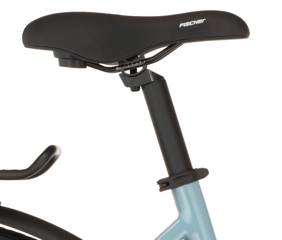 Nahaufnahme vom Sattel und der Sattelstange eines FISCHER Trekking-E-Bike VIATOR MOVE mit Trapez-Rahmen.