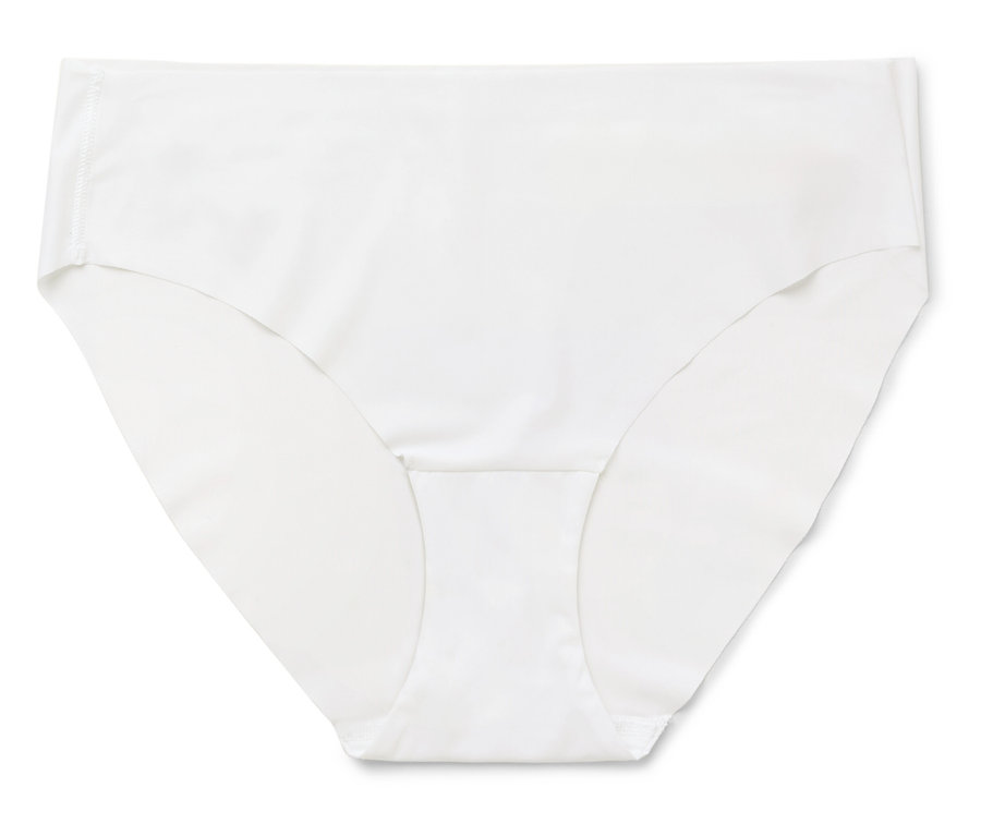 Weiße Damenunterwäsche liegt auf einem weißen Hintergrund.