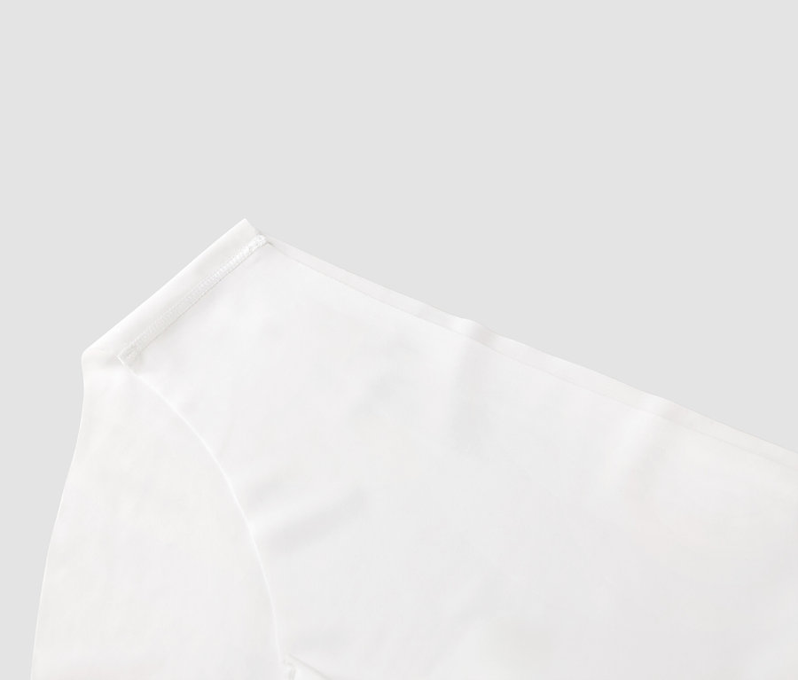 Detailansicht eines weißen Stoffes mit Naht.