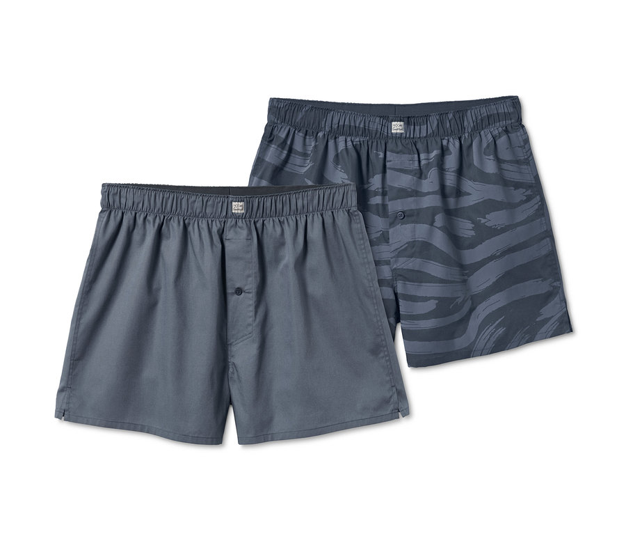Zwei Webboxershorts mit Alloverprint.