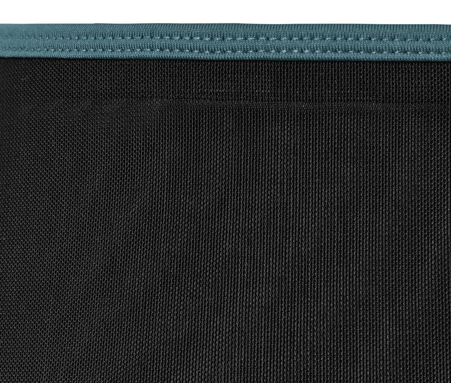 Detailaufnahme einer dunkelsmaragdgrünen Bodyforming-Sporthose.