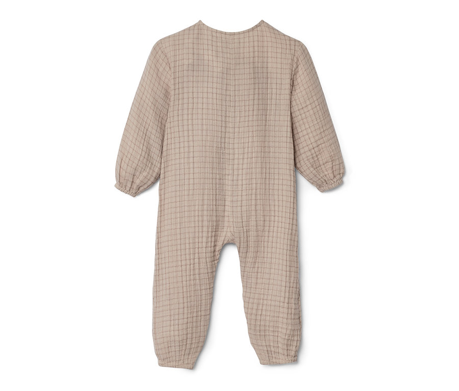 Beiger Baby-Strampler mit Karomuster.