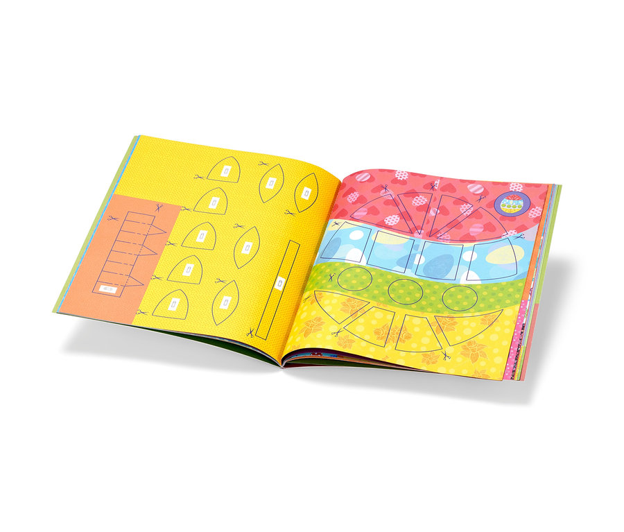 Aufgeschlagenes Buch »Das Verbastelbuch für die Allerkleinsten – Ostern« zeigt bunte Seiten mit Ostermotiven zum Ausschneiden.