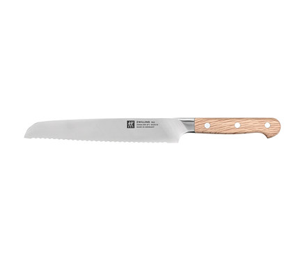 Nahaufnahme eines ZWILLING Brotmessers »Pro Wood«.