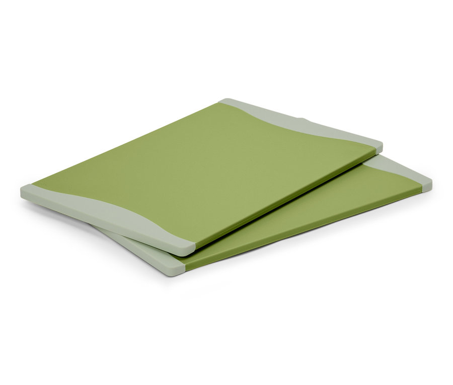 Zwei grüne Schneidebretter mit grauen Rändern liegen übereinander.