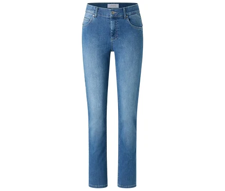 Helleblaue Angels Jeans »Cici Push-Up«, Slim Fit auf weißem Hintergrund.