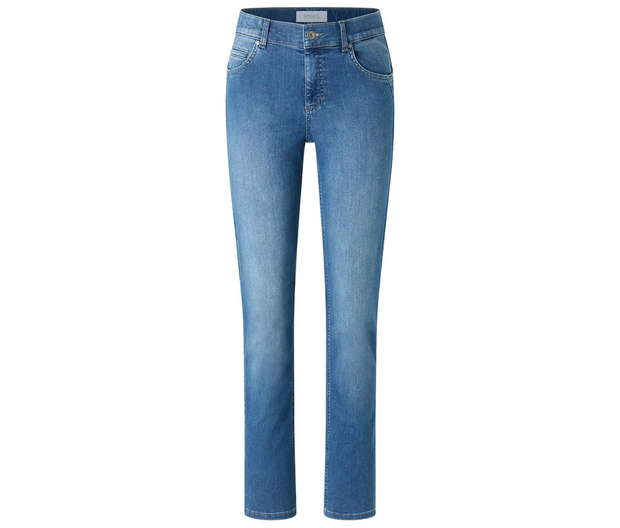 Helleblaue Angels Jeans »Cici Push-Up«, Slim Fit auf weißem Hintergrund.