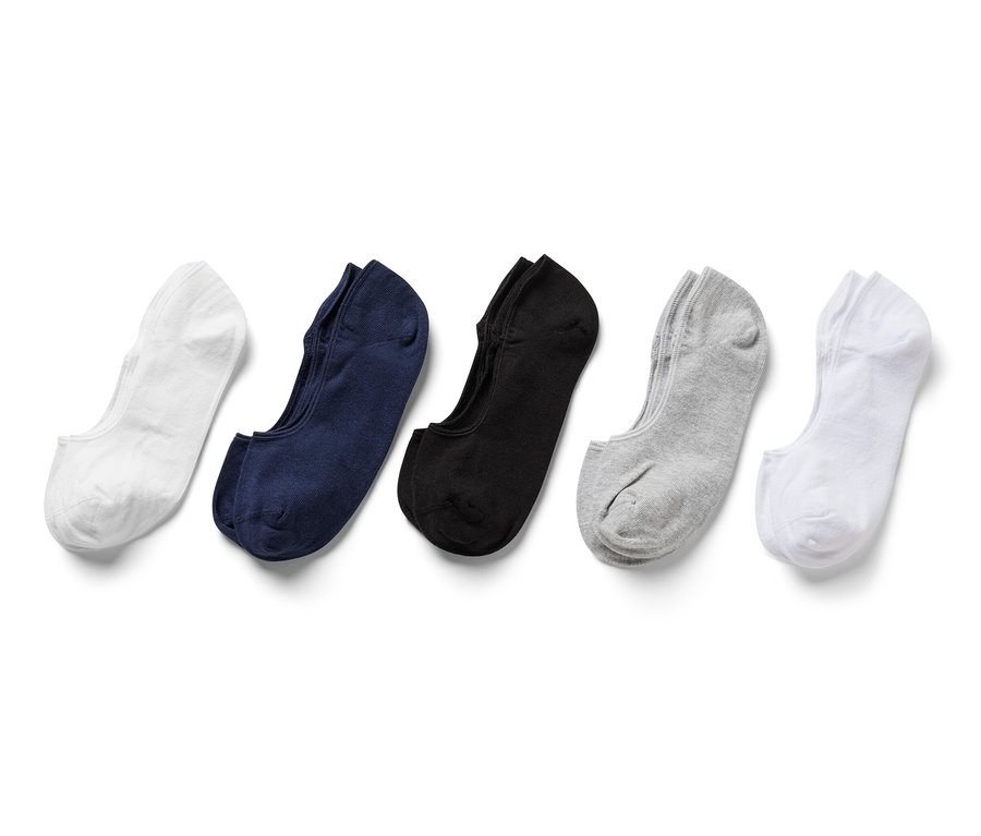 Fünf Paar Sneaker-Füßlinge in Weiß, Dunkelblau, Schwarz und Grau.