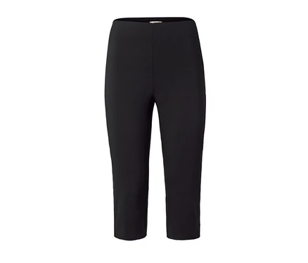 Eine schwarze 3/4-Stretchhose.