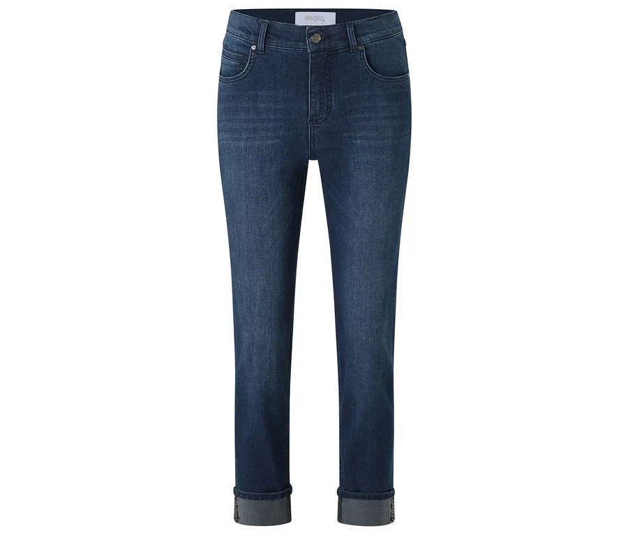 Eine blaue Jeans mit umgekrempelten Hosenbeinen.