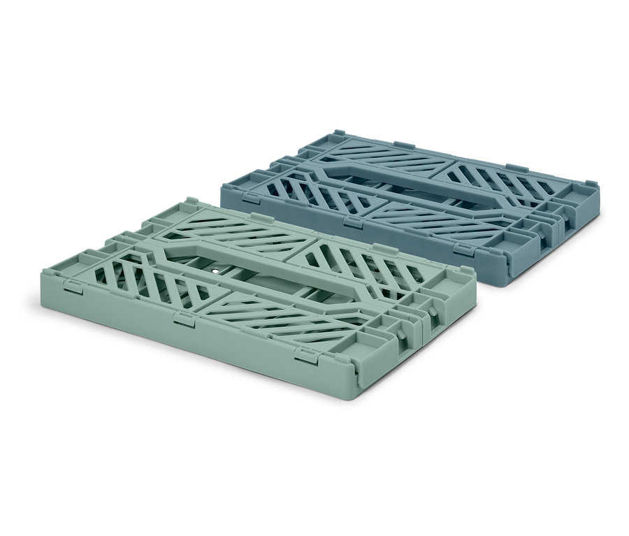 Zwei faltbare Aufbewahrungsboxen, eine hellgrüne und eine blaue, liegen auf einem weißen Hintergrund.