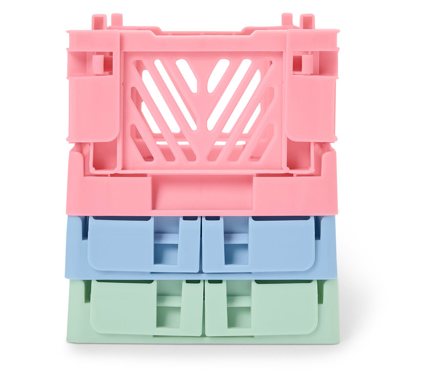 Stapel aus drei zusammenklappbaren Kunststoffboxen: rosa, blau und grün.