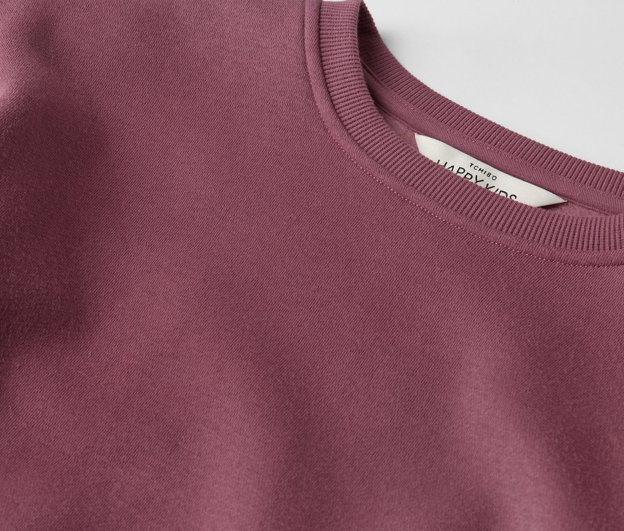 Detailansicht eines Kinder-Sweatkleids.