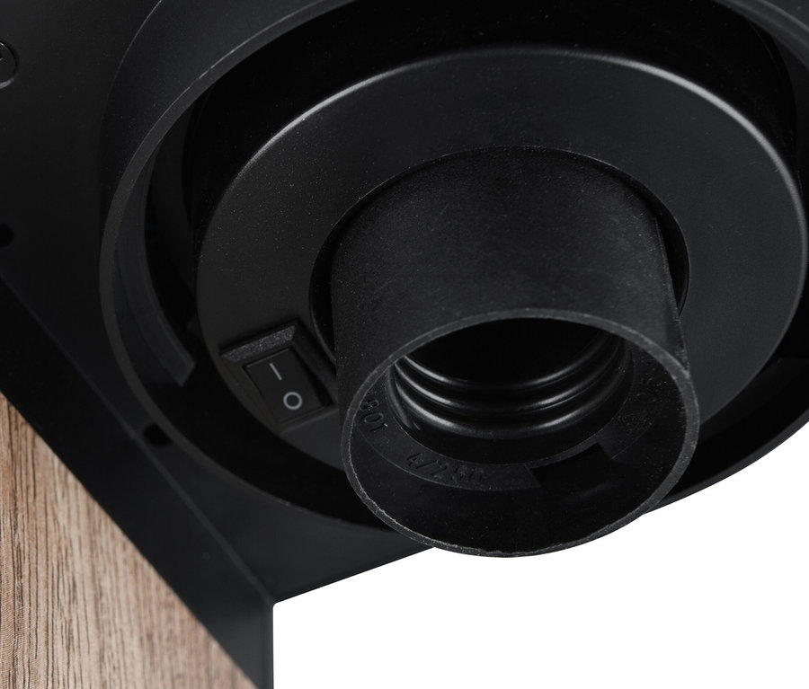 Detail einer Trio Outdoor-Wegeleuchte »Ardila« in Holzoptik mit schwarzer Abdeckung.
