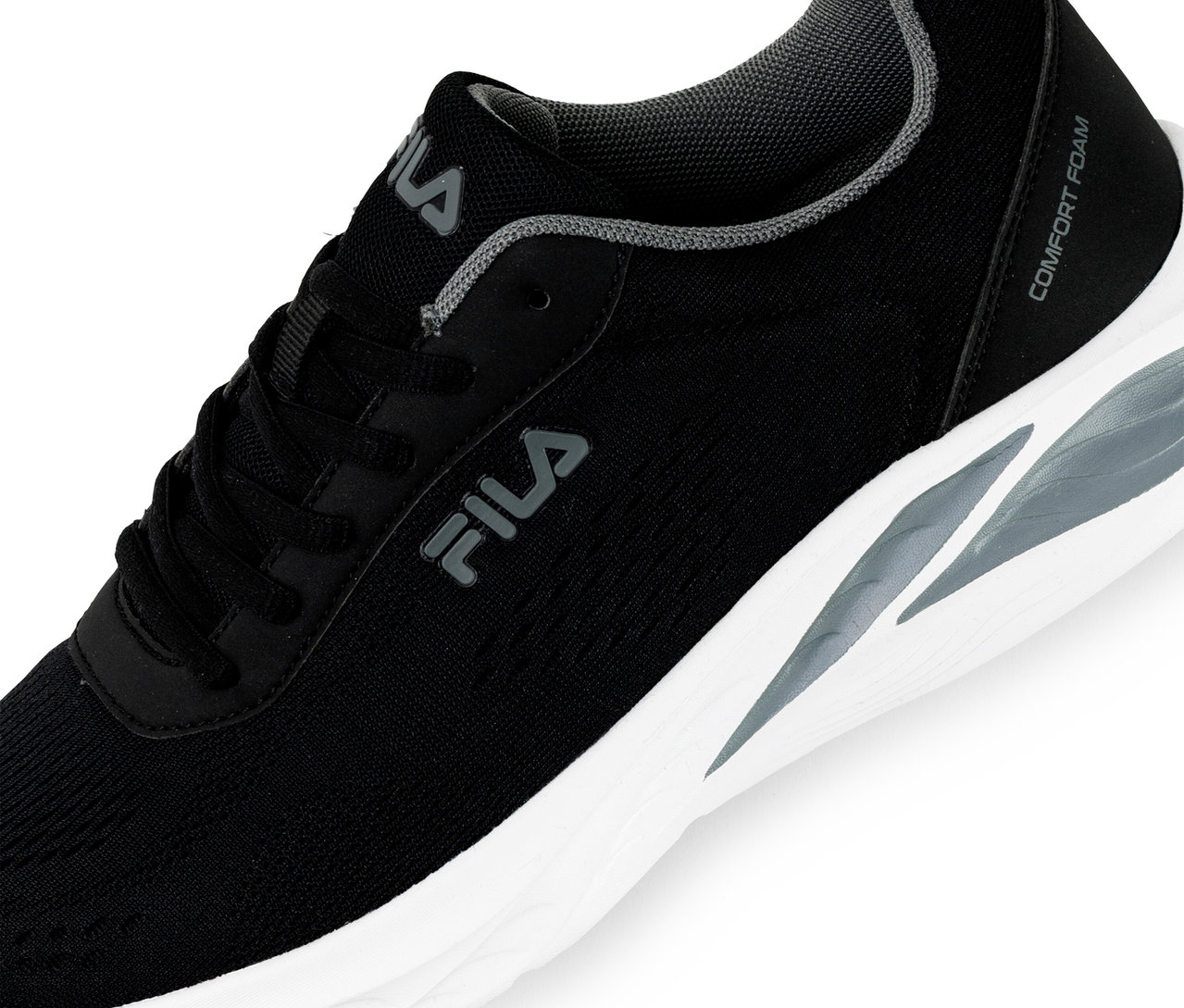 Nahaufnahme eines schwarzen FILA Specctris Sneakers mit weißer Sohle und grauen Details.