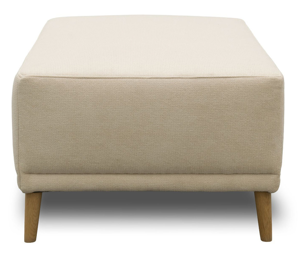 DOMO Hocker "Malmö", creme/Holz. Ein cremefarbener, rechteckiger Hocker mit gepolsterter Oberfläche und vier hellen Holzbeinen.