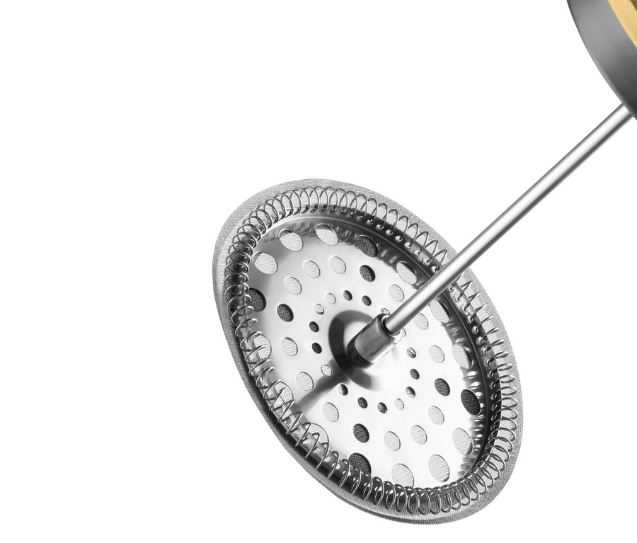 Detail einer goldenen Siebstempelkanne für 6 Tassen mit 800 ml Fassungsvermögen.