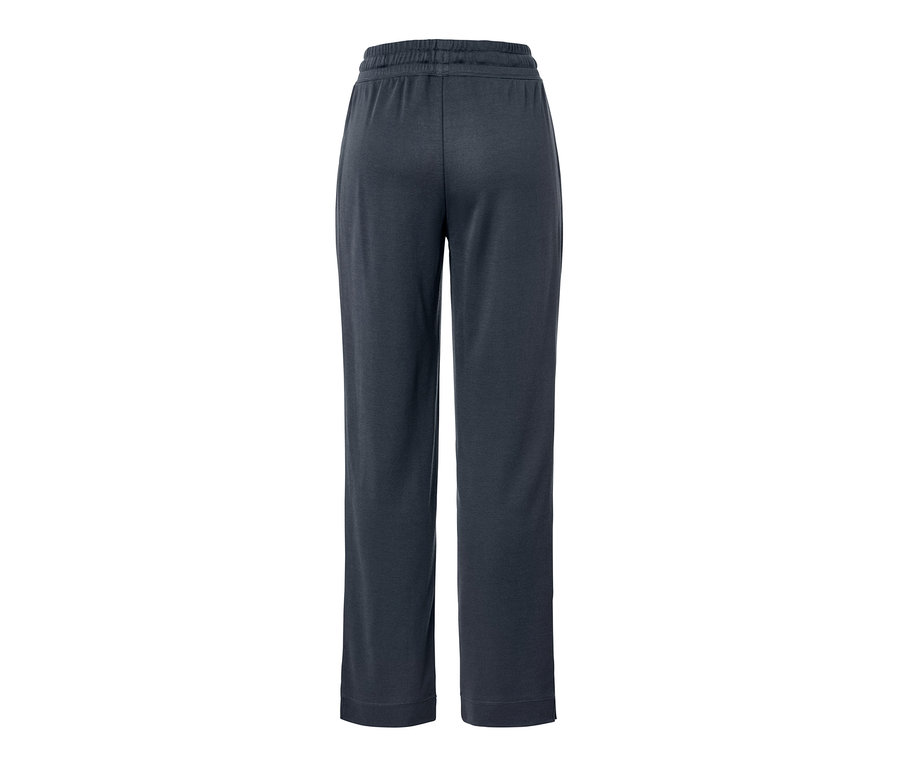 Detailansicht der Rückseite einer dunkelblauen Piqué-Loungehose.