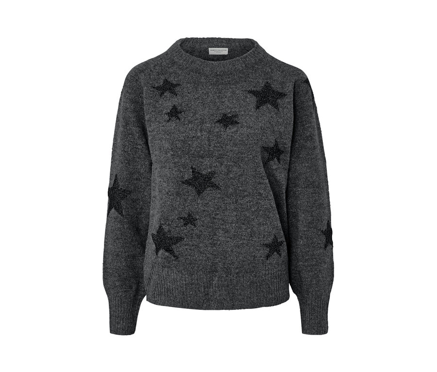 Grauer Strickpullover mit schwarzen Sternen.