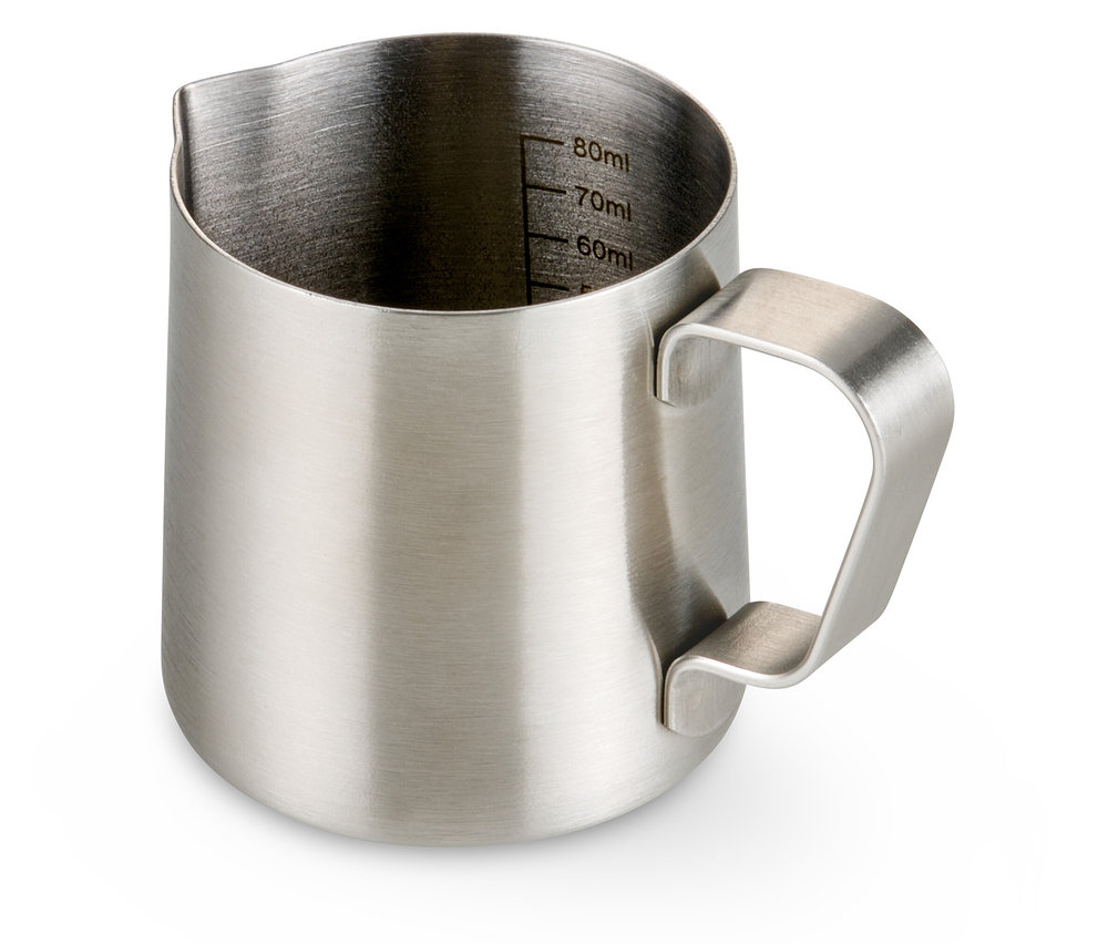 Detail eines isolierten Edelstahl 80ml Espresso Kännchen.