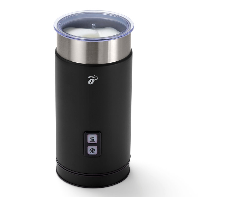 Schwarzer elektrischer Milchaufschäumer.