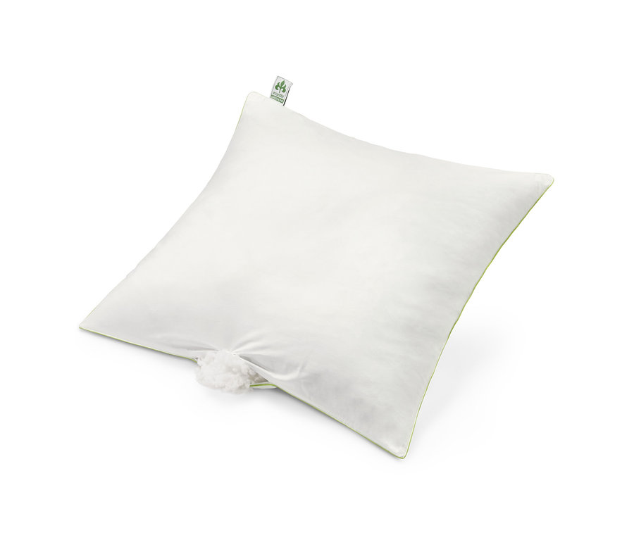 Ein weißes irisette® greenline Kopfkissen, ca. 80 x 80 cm, mit Füllung, die herausschaut.