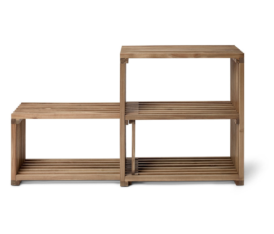 Zweiteiliges Holzregal mit Lamellen.