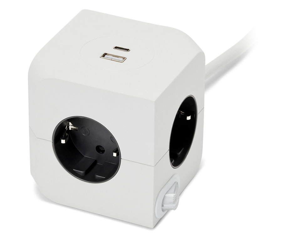 Weißer USB Steckdosenwürfel.