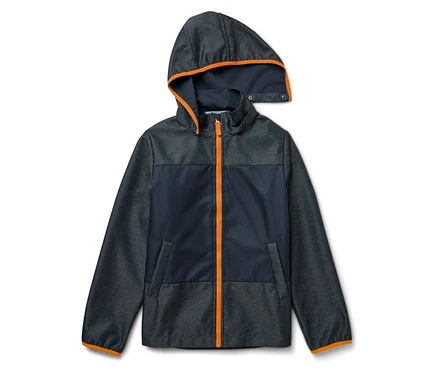 Eine Kinder-Softshelljacke in Dunkelblau und Grau mit orangefarbenen Akzenten.