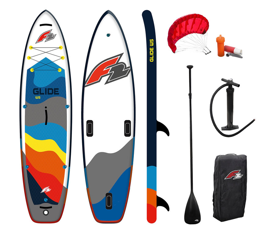 Zwei F2 SUP Board »Glide Wing« mit Zubehör wie Paddel, Pumpe, Fallschirm, Finne und Tasche.