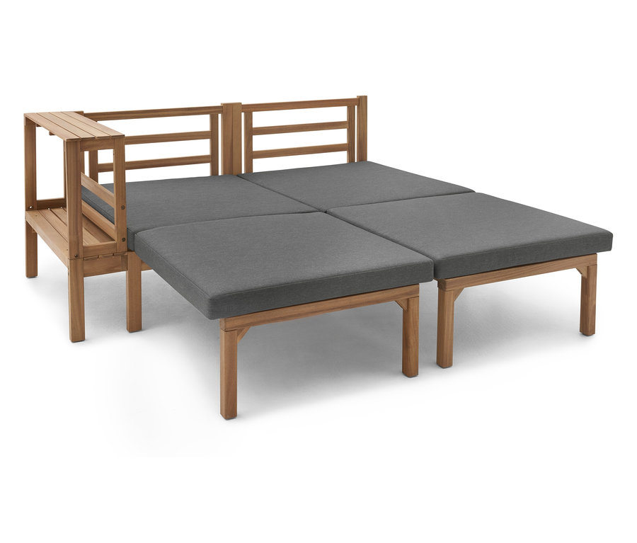 Vier graue Sitzkissen auf einem hellbraunen Holzgestell.