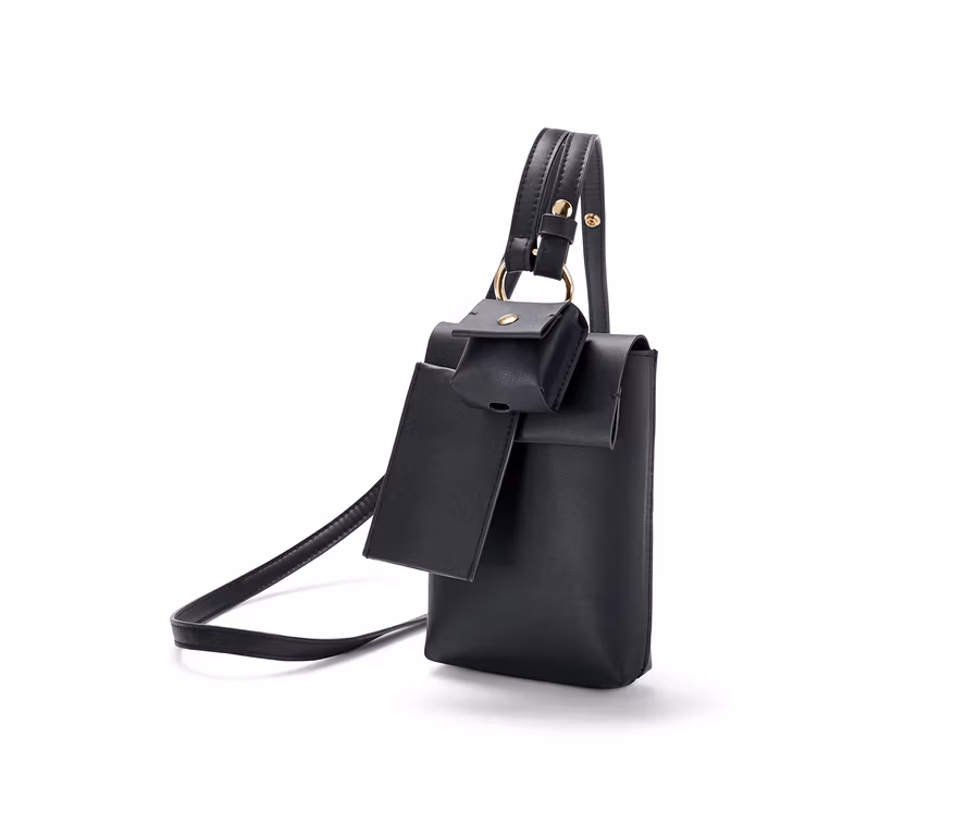 Schwarze Mini-Tasche mit Riemen.