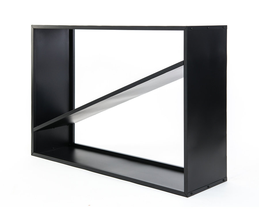 Schwarzes Kaminholzregal, ca. 114 cm, mit einem Fach in der Mitte.